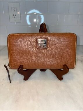 Dooney & Bourke Classic Vintage Cognac Brown Full Zip Pebbled Leather Wallet
